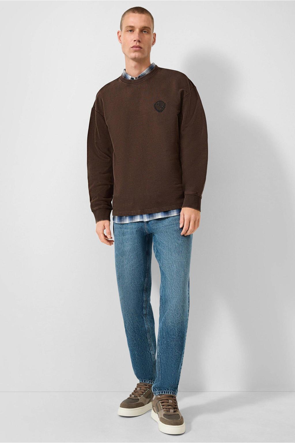 Donkerblauwe heren QS katoenen relaxed fit sweater met lange mouwen, ronde hals en geribde boorden