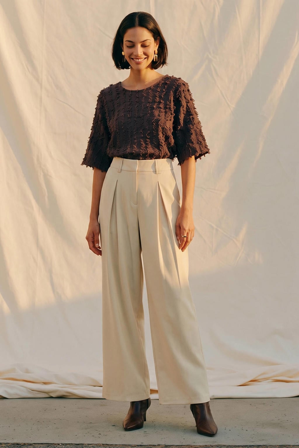 Bruine dames AWARE top van polyester met effen, korte mouwen, ronde hals en borduursels