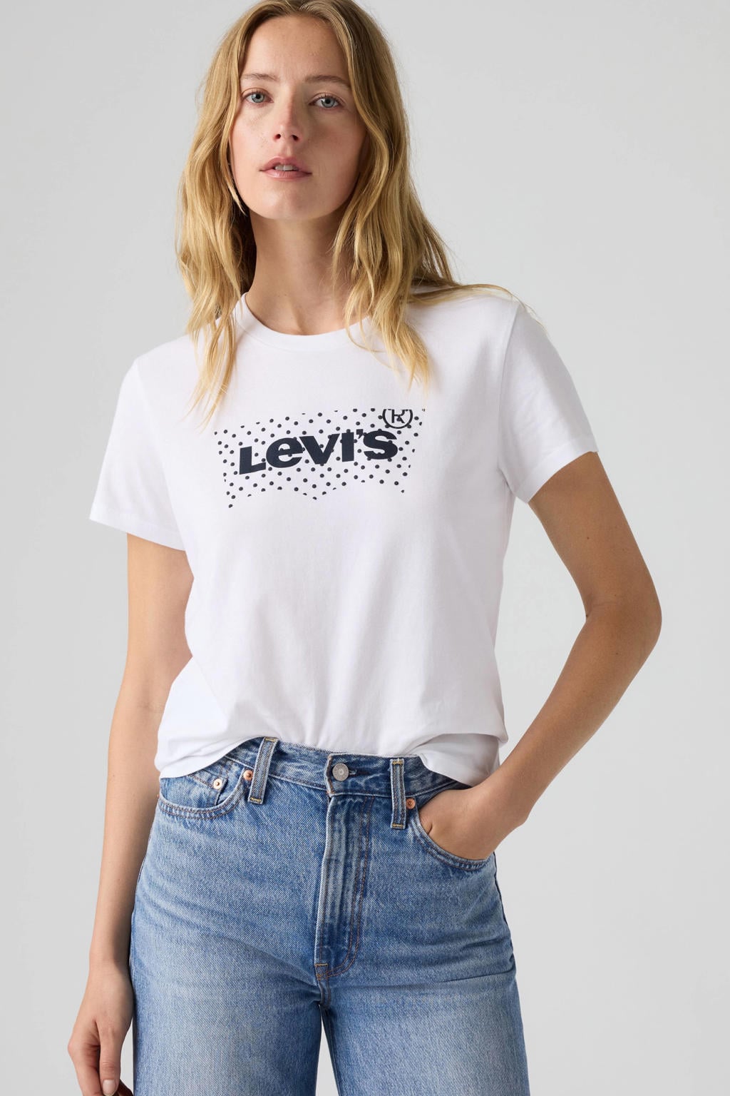 Witte dames Levi's rechtvallend T-shirt van katoen met logo dessin, korte mouwen en ronde hals