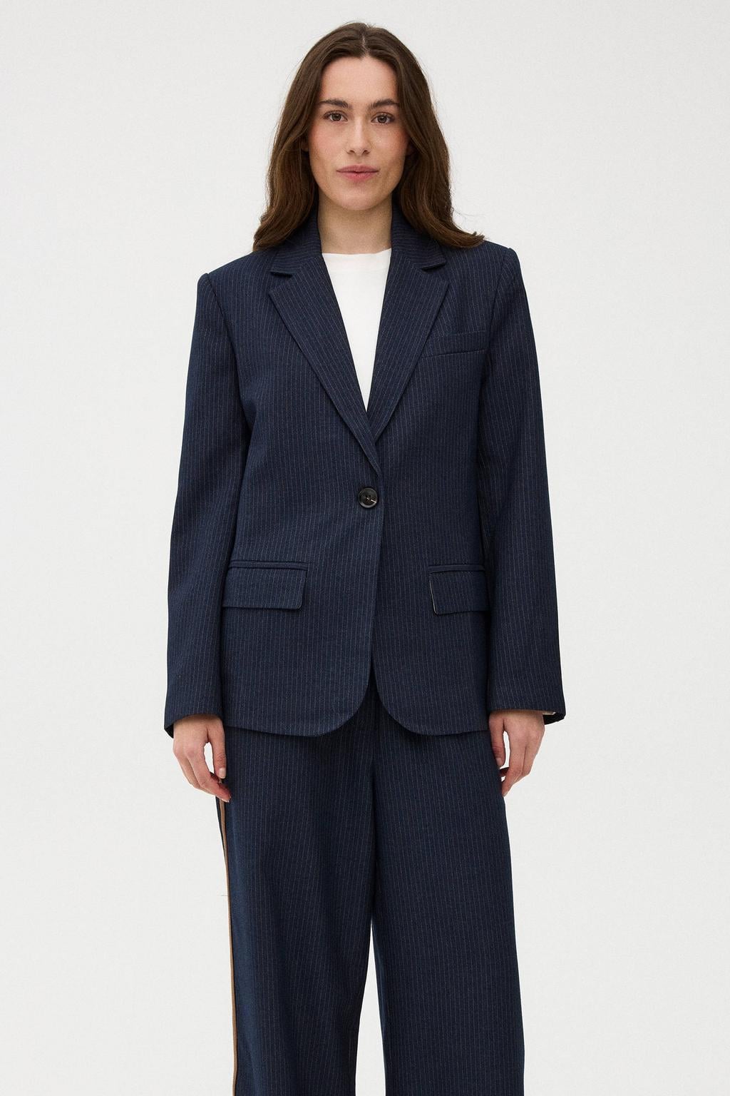 Marineblauw dames Gossia blazer blauw van polyester met krijtstreepprint, lange mouwen, reverskraag en knoopsluiting