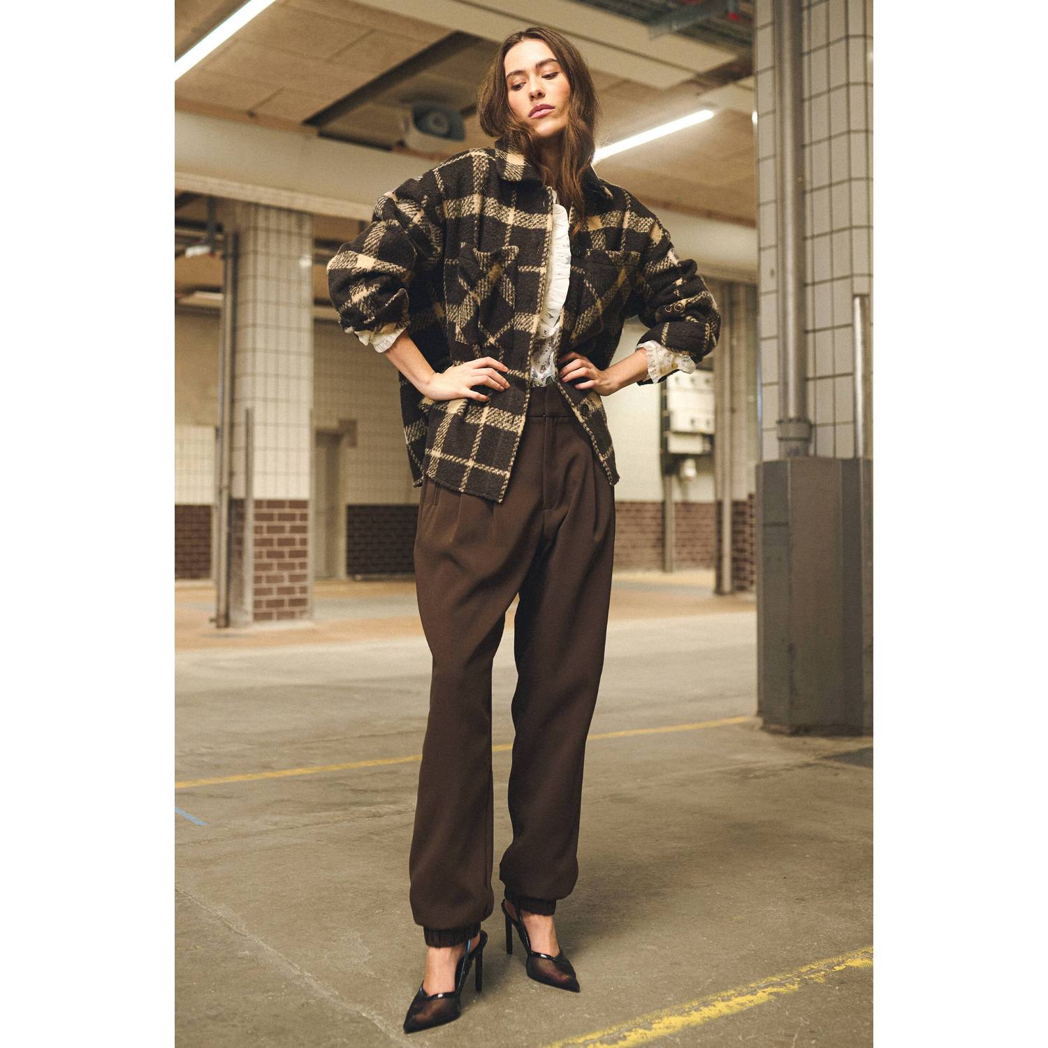 Gossia tapered broek donkerbruin