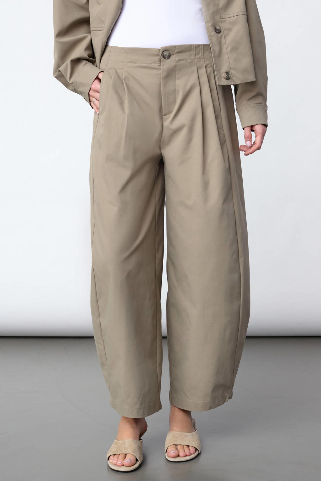 SisterS Point barrel cropped broek met plooien - zand