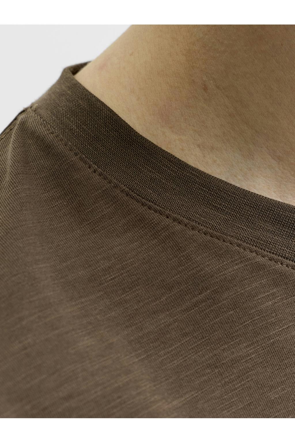 Bruine heren JACK & JONES ESSENTIALS relaxed fit T-shirt van katoen met melée print, korte mouwen en ronde hals