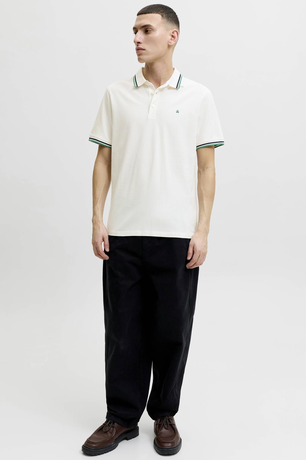 Ecru heren JACK & JONES ESSENTIALS slim fit polo van katoen met effen, korte mouwen en contrast bies