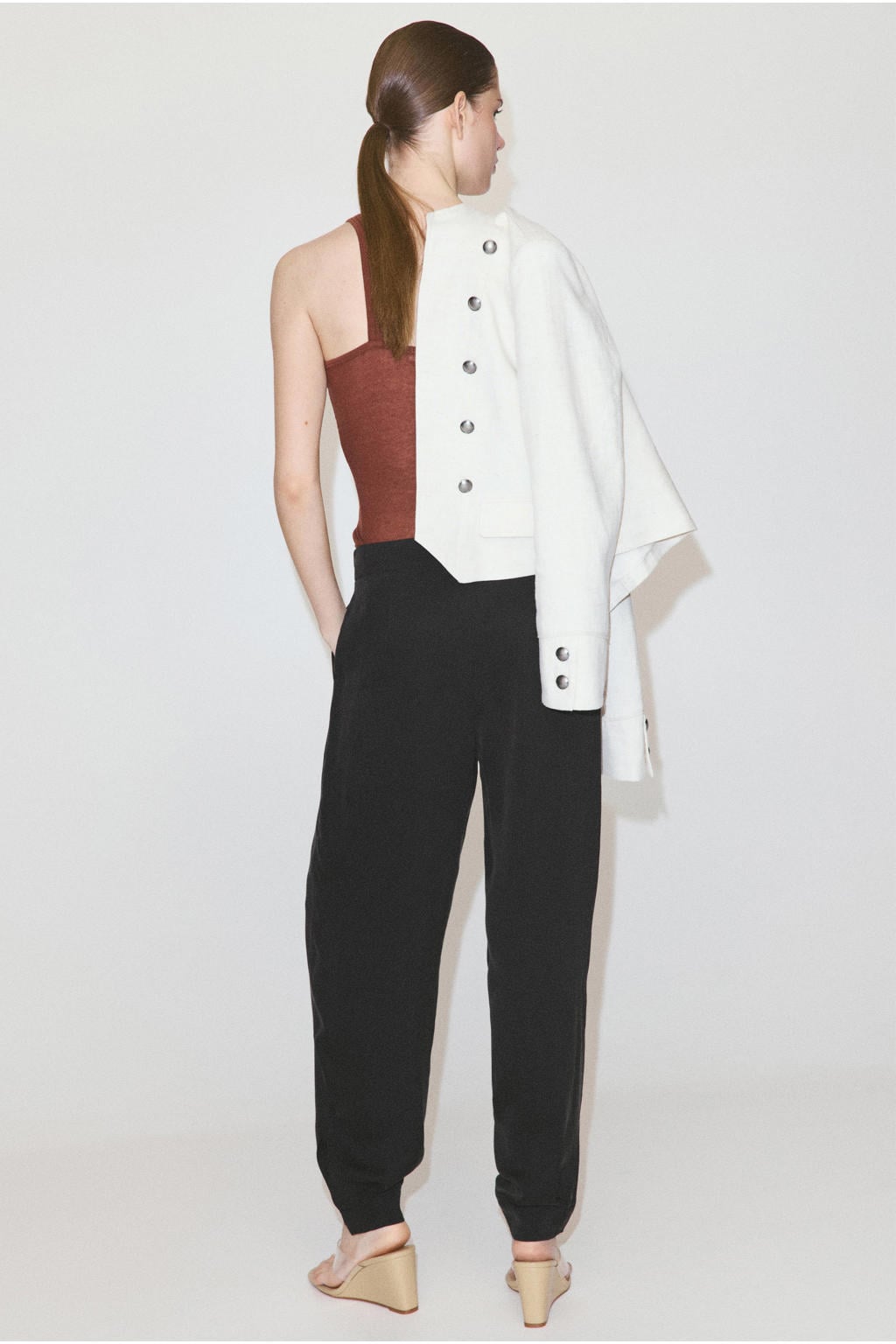 Zwarte dames Mango ballonbroek van cupro met regular waist, rits- en haaksluiting en effen