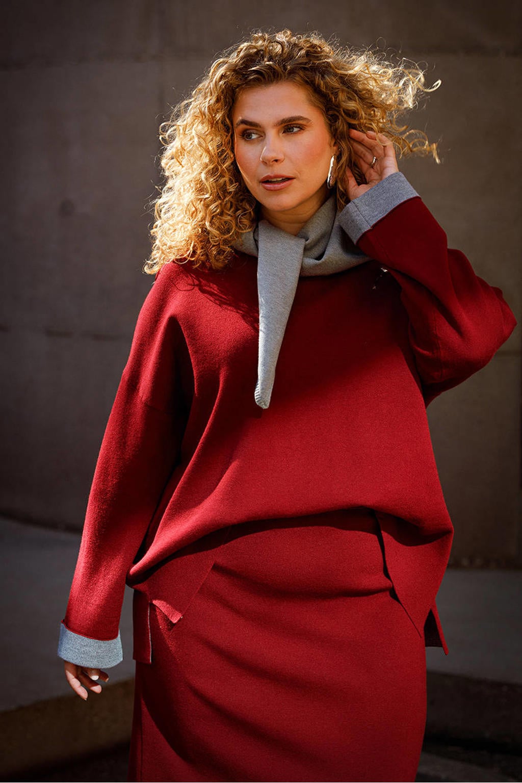 Rode dames Yest Curve trui Plus Size van viscose met effen en lange mouwen