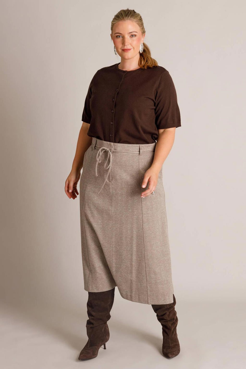 Bruine dames Yest Curve gebreide vest Plus Size met effen, driekwart mouwen en knoopsluiting