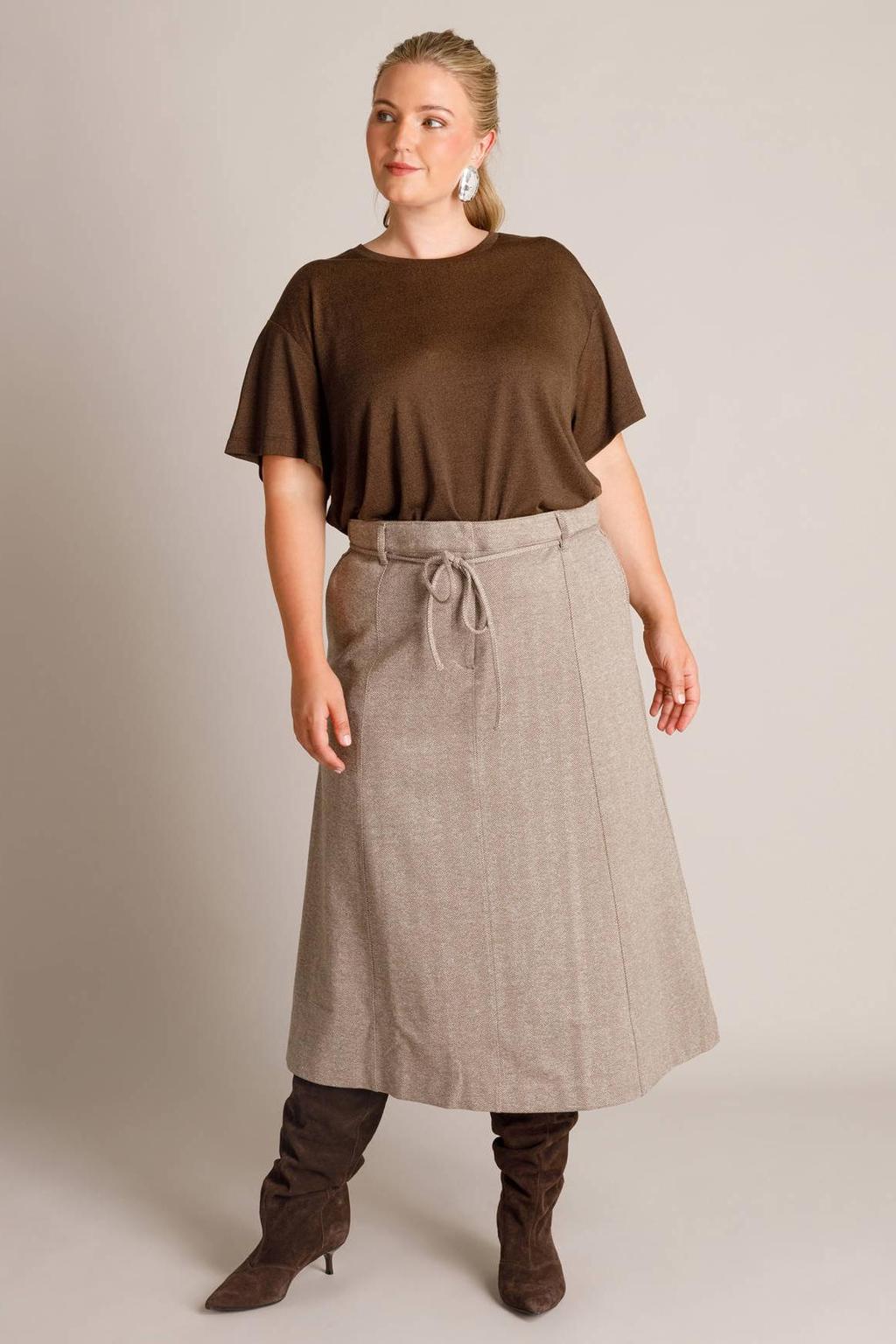 Bruine dames Yest Curve T-shirt Plus Size van viscose met effen, korte mouwen en glitters