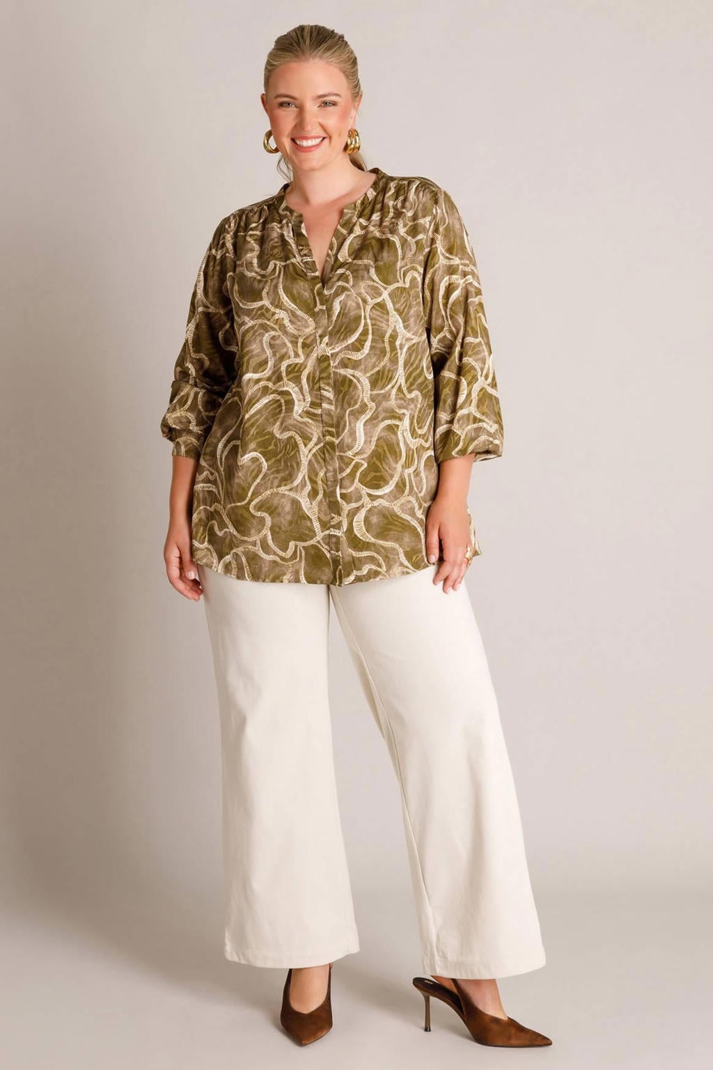 Olijfgroen en ecru dames Yest Curve blouse Plus Size van viscose met lange mouwen en knoopsluiting