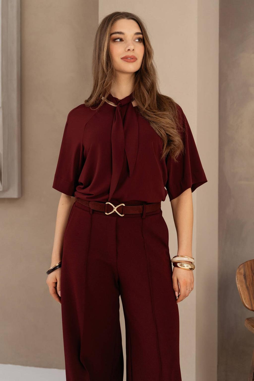 Donkerrode dames &Co Woman top van polyester met effen, korte mouwen en sjaalkraag