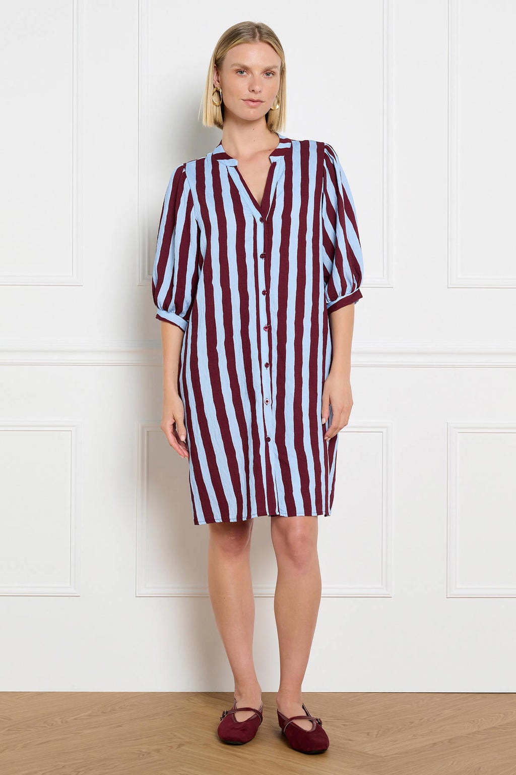 Donkerrood en blauwe dames LOLALIZA gestreepte blousejurk van katoen met korte mouwen, V-hals en knoopsluiting
