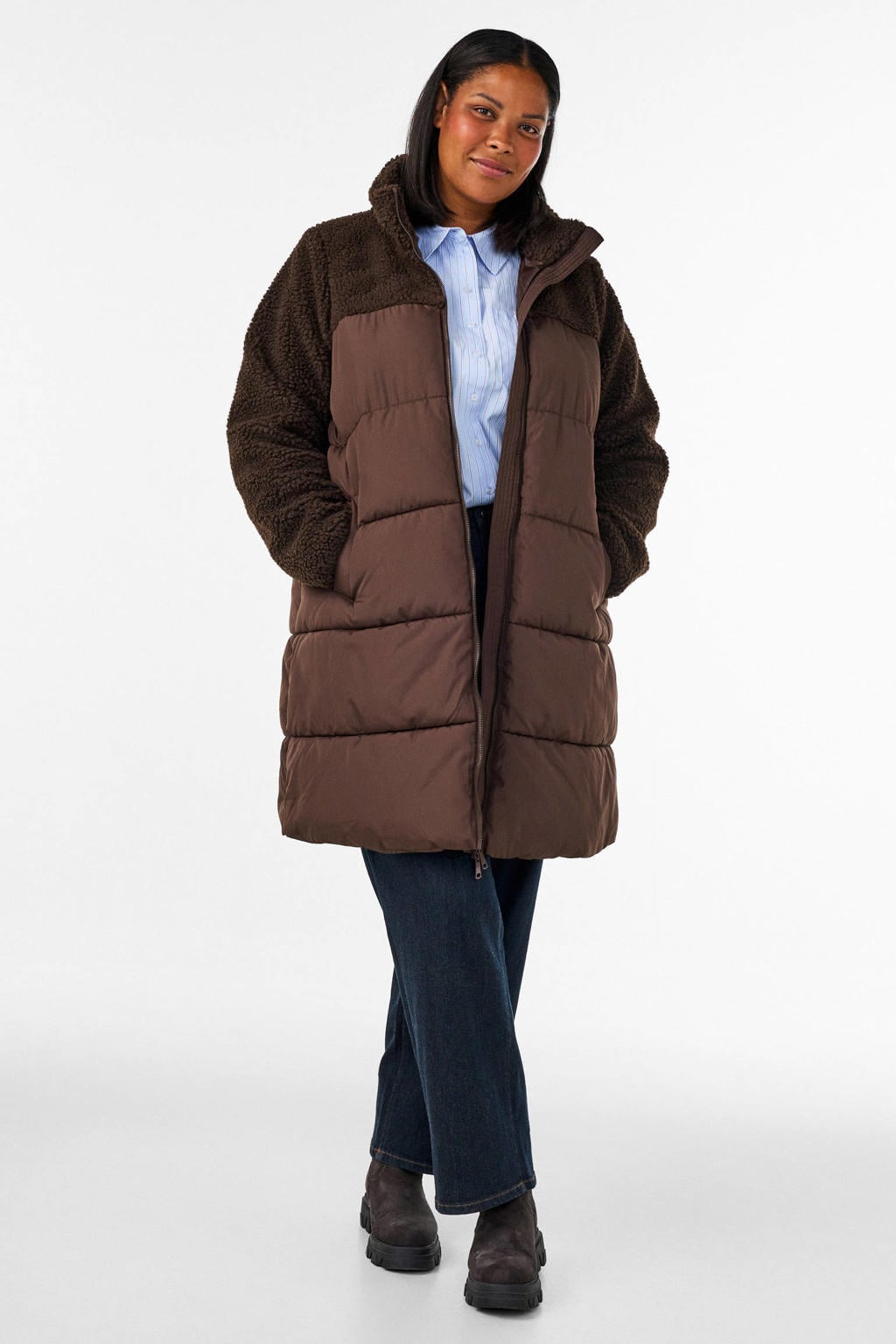Bruine dames Zizzi Plus Size pufferjas van polyester met meerkleurige print, lange mouwen en opstaande kraag