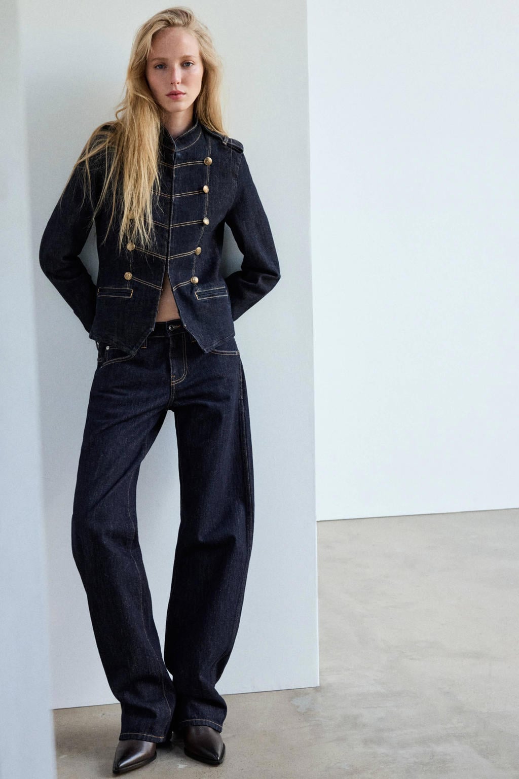 Dark blue denim dames Mango katoenen napoleon spijkerjas met lange mouwen en opstaande kraag