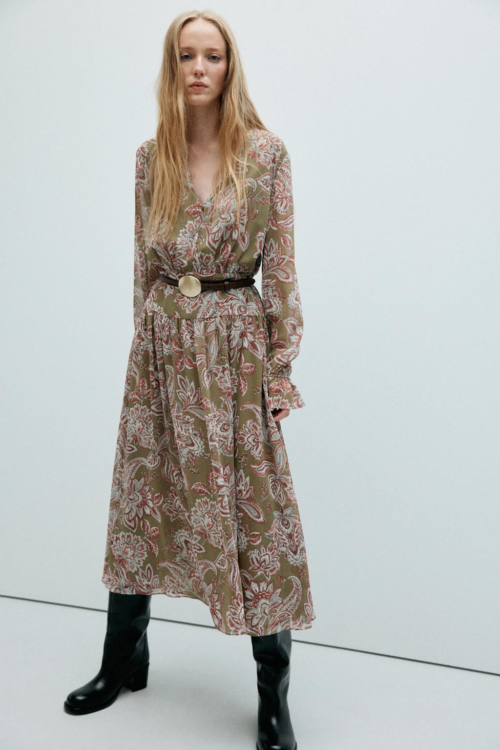 Groen, ecru en bruine dames Mango midi jurk van polyester met paisley print, lange mouwen en V-hals