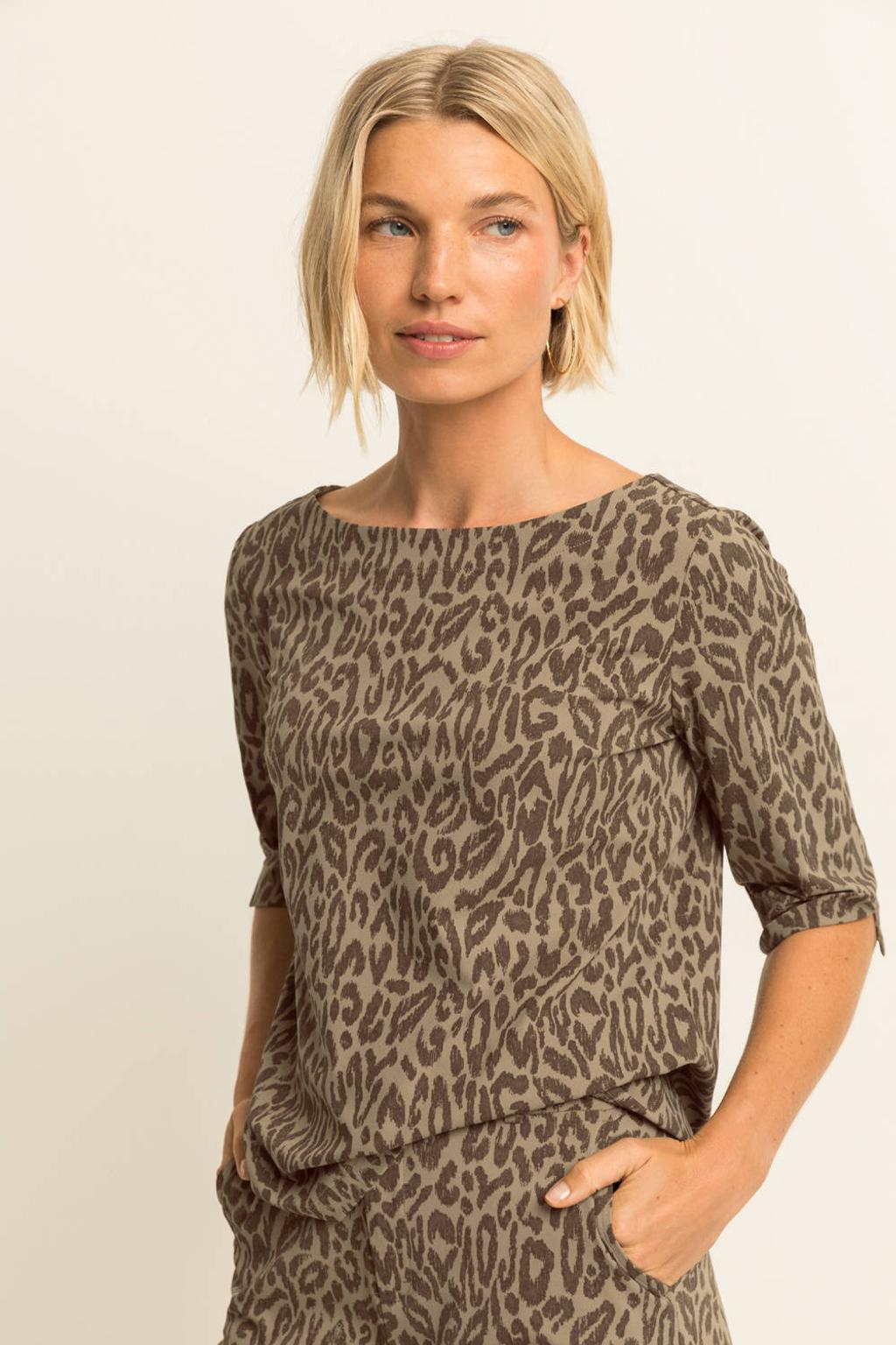Bruine dames Expresso travelstof top met panterprint, driekwart mouwen en boothals