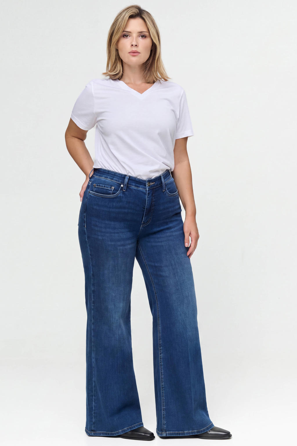 Medium blue denim dames Fox Factor Plus Size high waist flared jeans van denim met rits- en knoopsluiting en effen