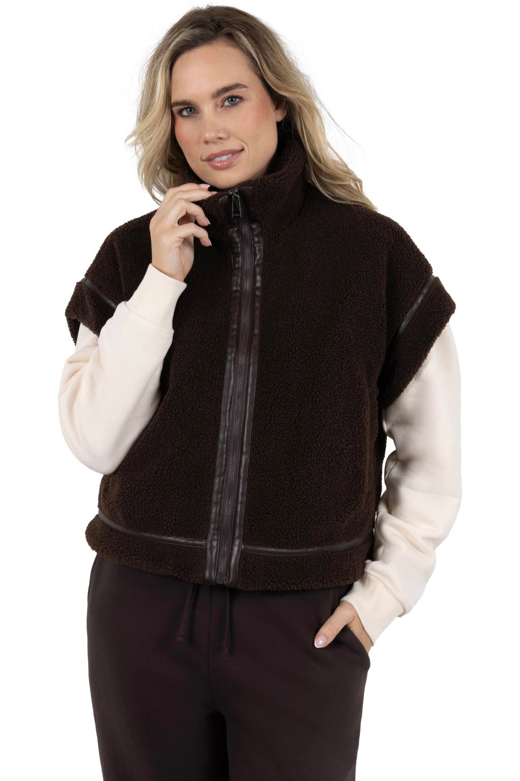 Bruine dames Zoso teddy bodywarmer met effen, korte mouwen en opstaande kraag