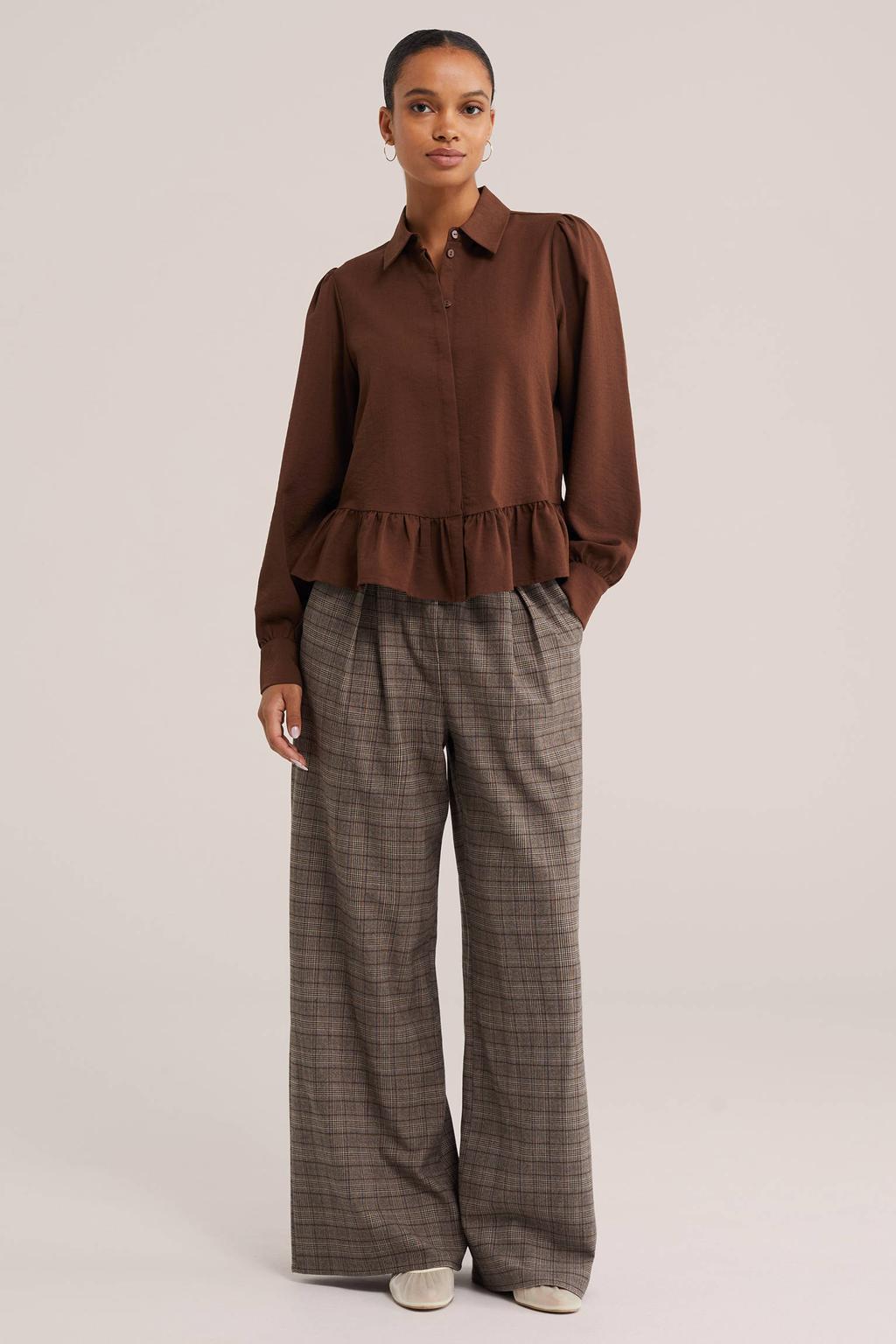Bruine dames WE Fashion blouse van viscose met effen, lange mouwen, klassieke kraag, knoopsluiting en peplum