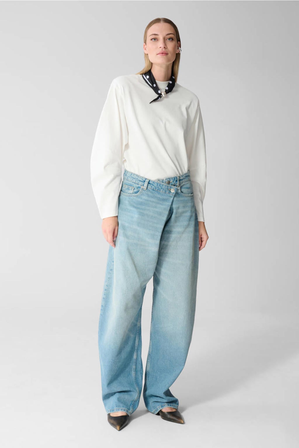 Blauwe dames Shoeby barrel jeans mediumblauw van katoen met high waist, rits- en knoopsluiting en effen