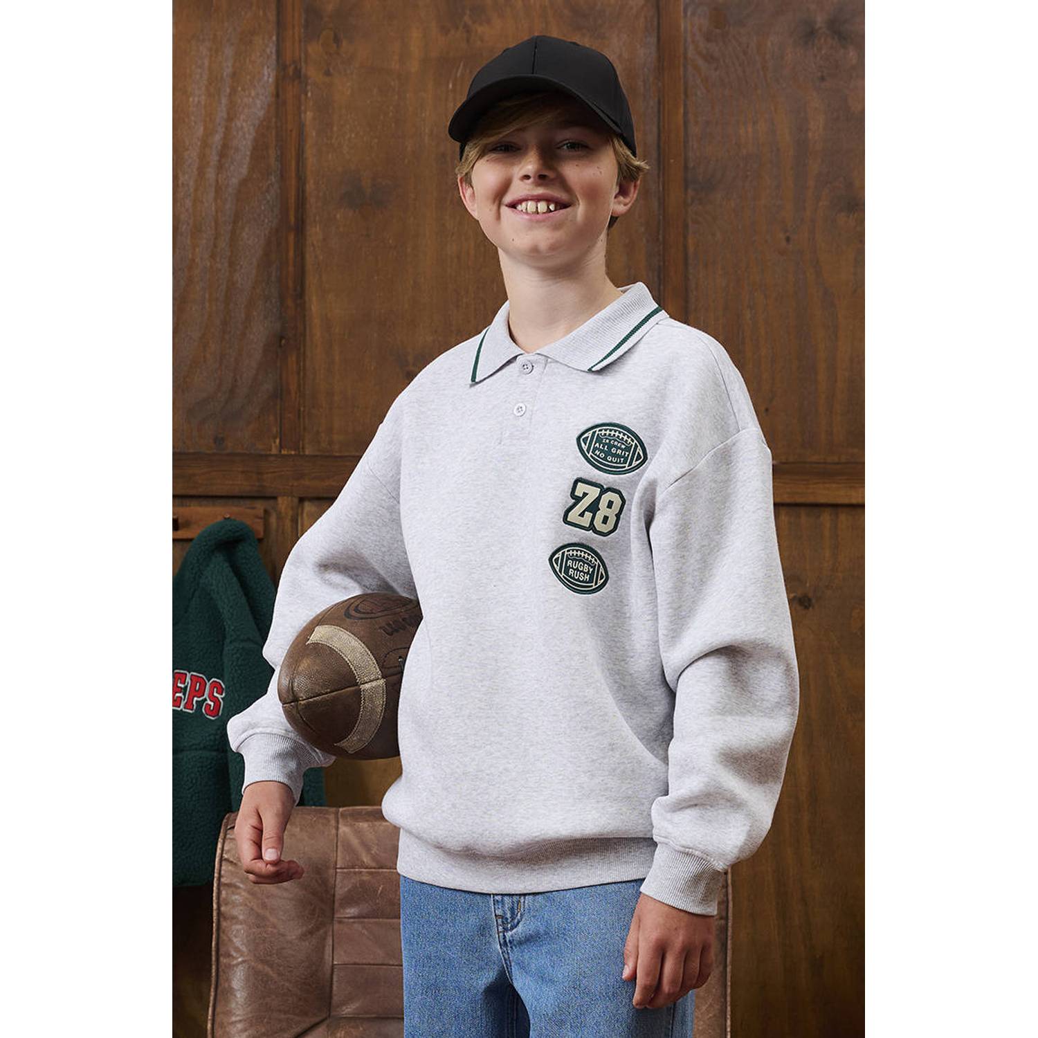 Z8 kids sweater met borduursels en tekst grijs groen