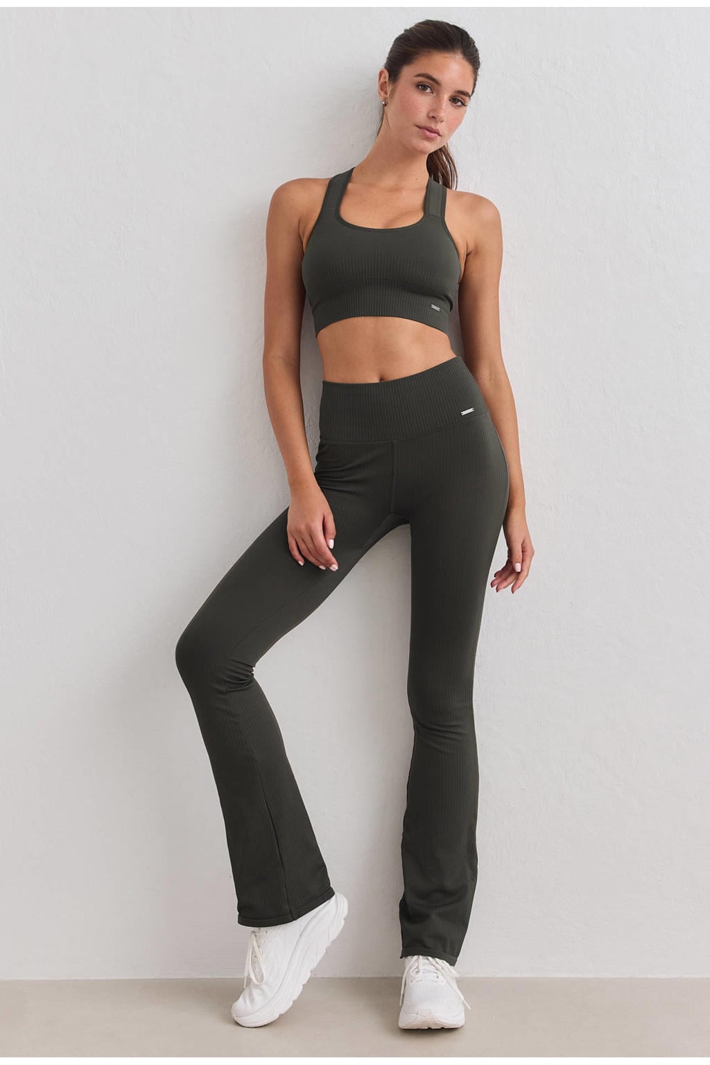 Donkergroene dames Aim'n sportlegging van polyamide met flared pijpen, regular waist en effen