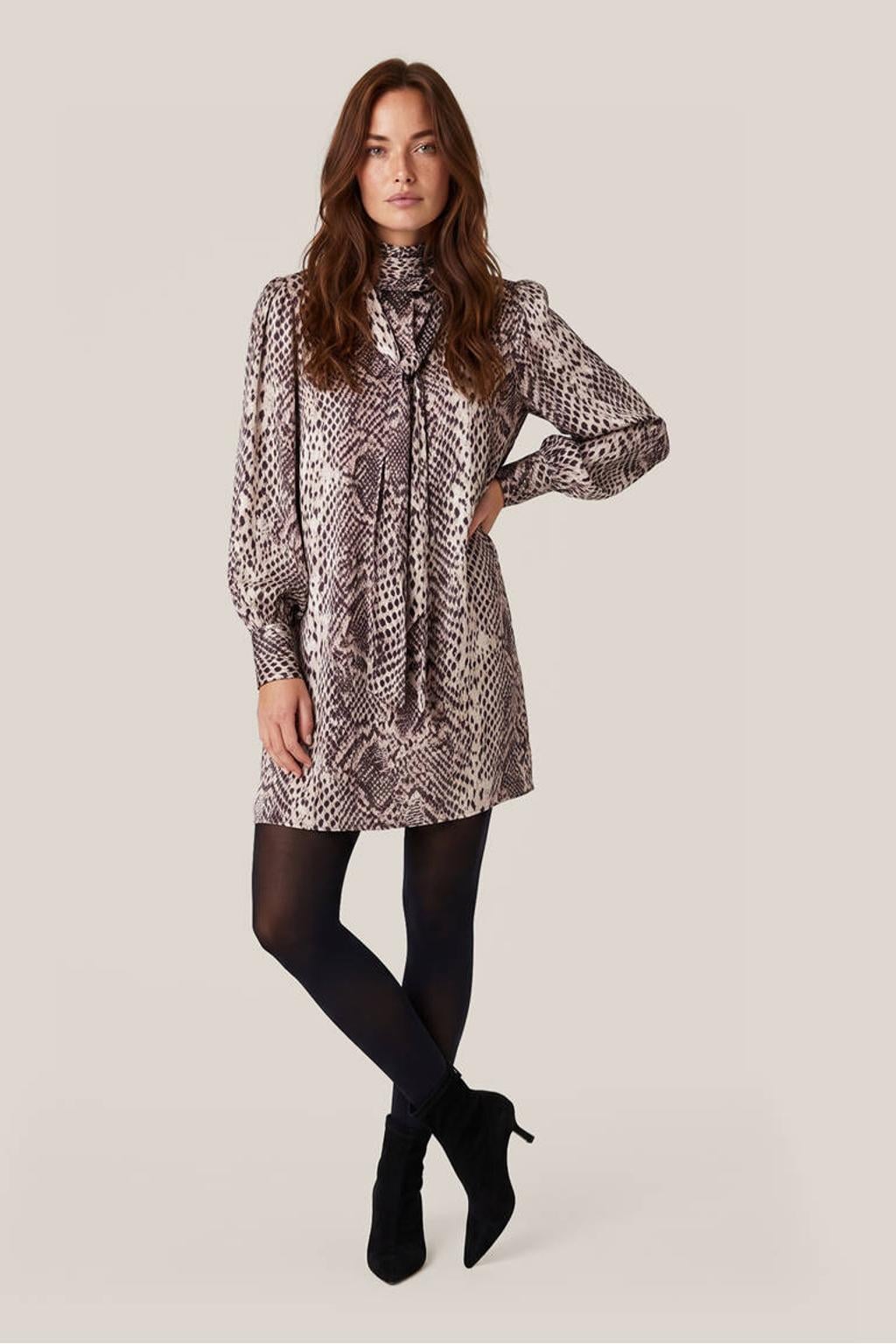 Beige dames Mart Visser X Caroline Tensen midi blousejurk met lange mouwen en strikkraag