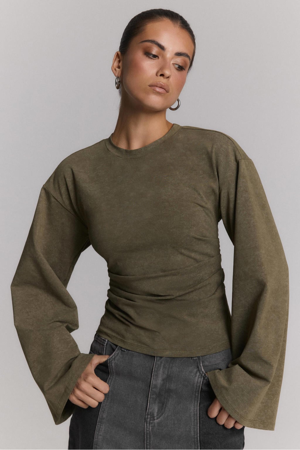 Donkergroene dames Refined Department oversized T-shirt met logo dessin, lange mouwen, ronde hals en plooien