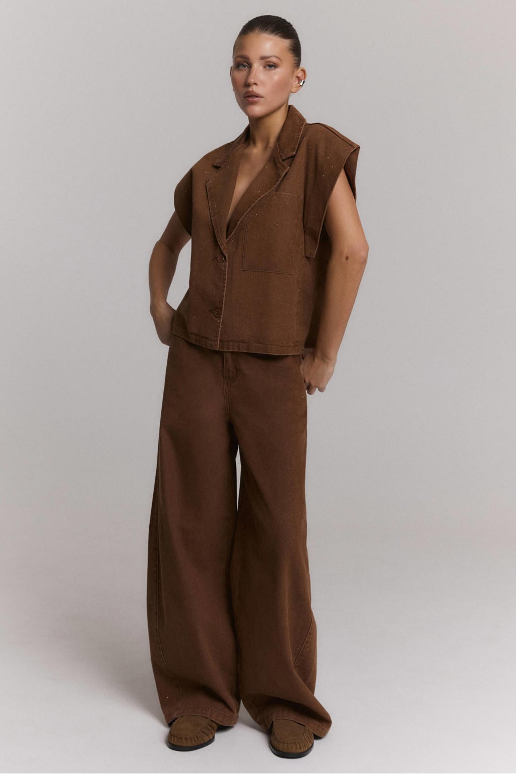 Bruine dames Refined Department barrel jeans met regular waist, rits- en knoopsluiting en effen