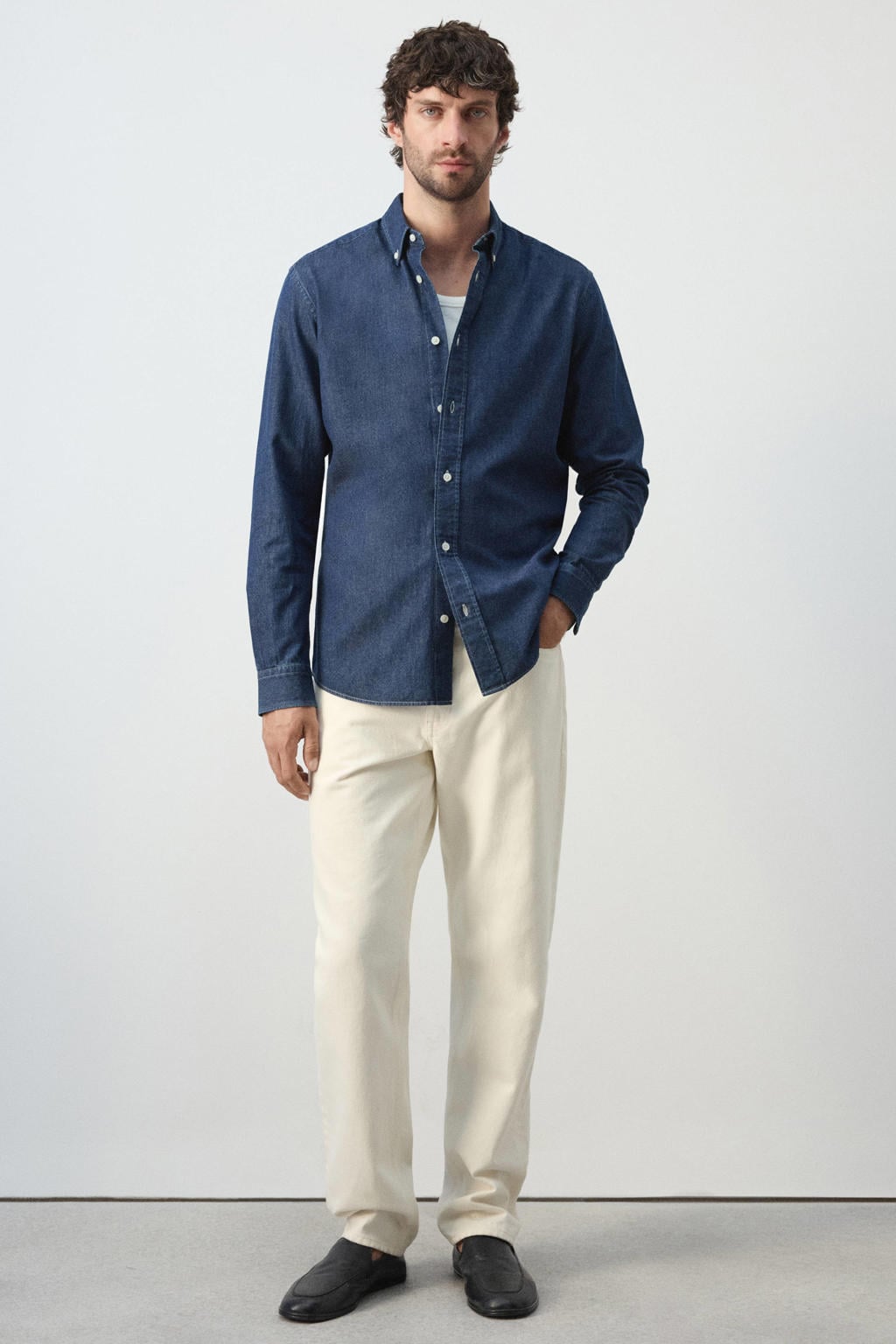 Donkerblauwe heren Mango Man regular fit casual overhemd van denim met effen, lange mouwen en klassieke kraag