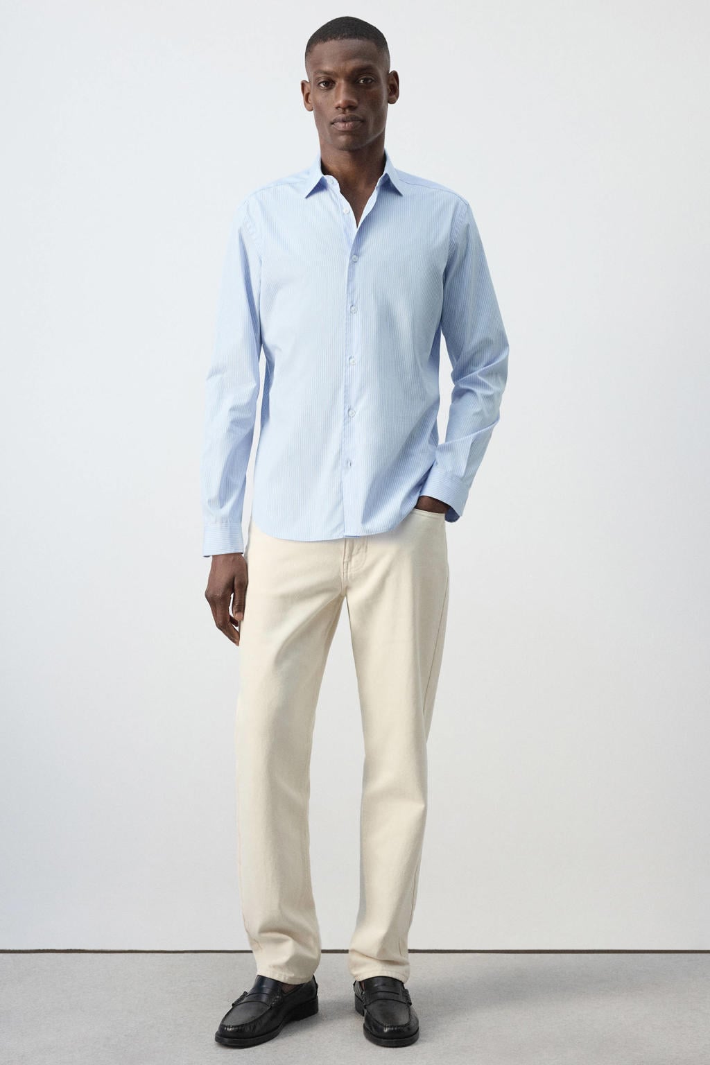 Lichtblauwe heren Mango Man regular fit gestreept casual overhemd van katoen met lange mouwen en klassieke kraag