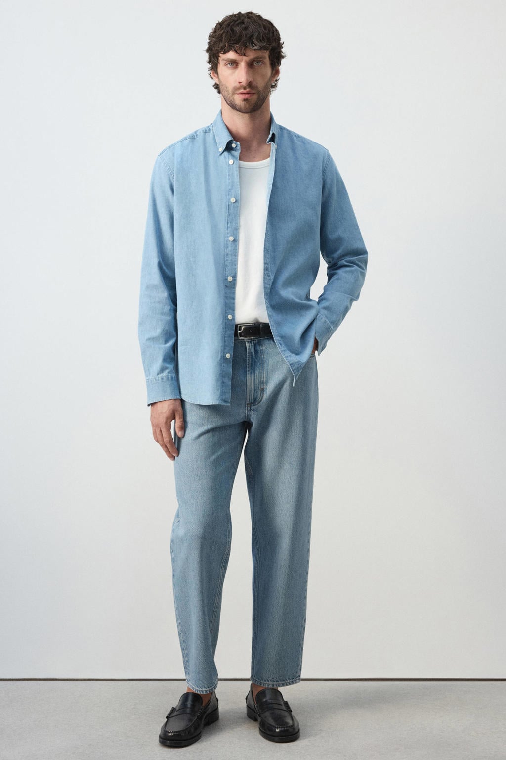Lichtblauwe heren Mango Man regular fit overhemd van denim met effen, lange mouwen en klassieke kraag