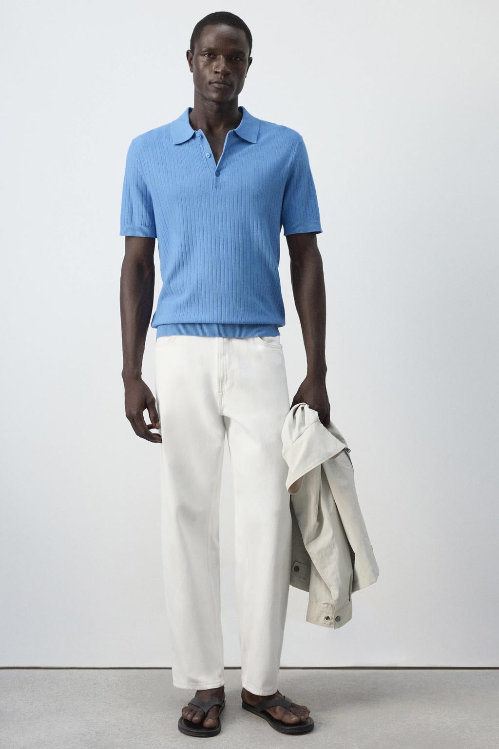 Blauwe heren Mango Man regular fit gebreide polo van viscose met effen, korte mouwen en klassieke kraag