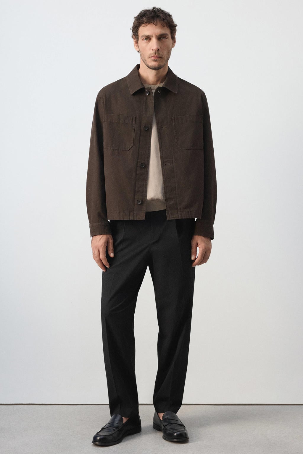 Donker eiken heren Mango Man relaxed fit overshirt van katoen met effen, lange mouwen en klassieke kraag