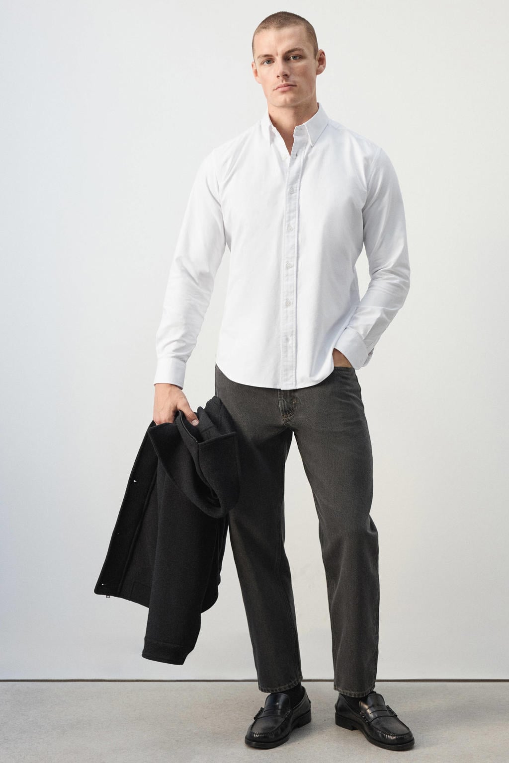 Witte heren Mango Man regular fit casual oxford overhemd van katoen met effen, lange mouwen en klassieke kraag