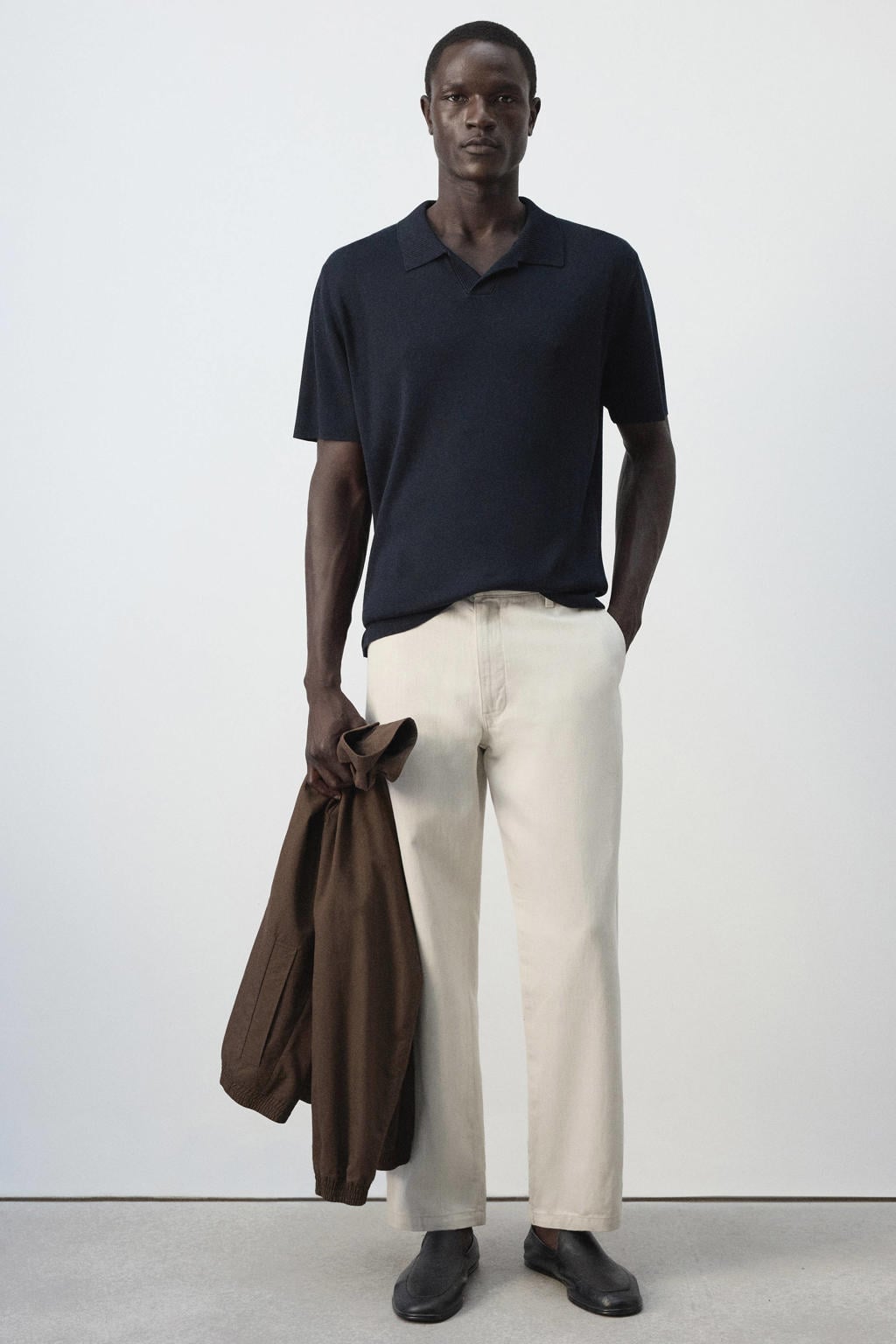 Donkerblauwe heren Mango Man regular fit gebreide T-shirt van polyester met effen, korte mouwen en polo kraag
