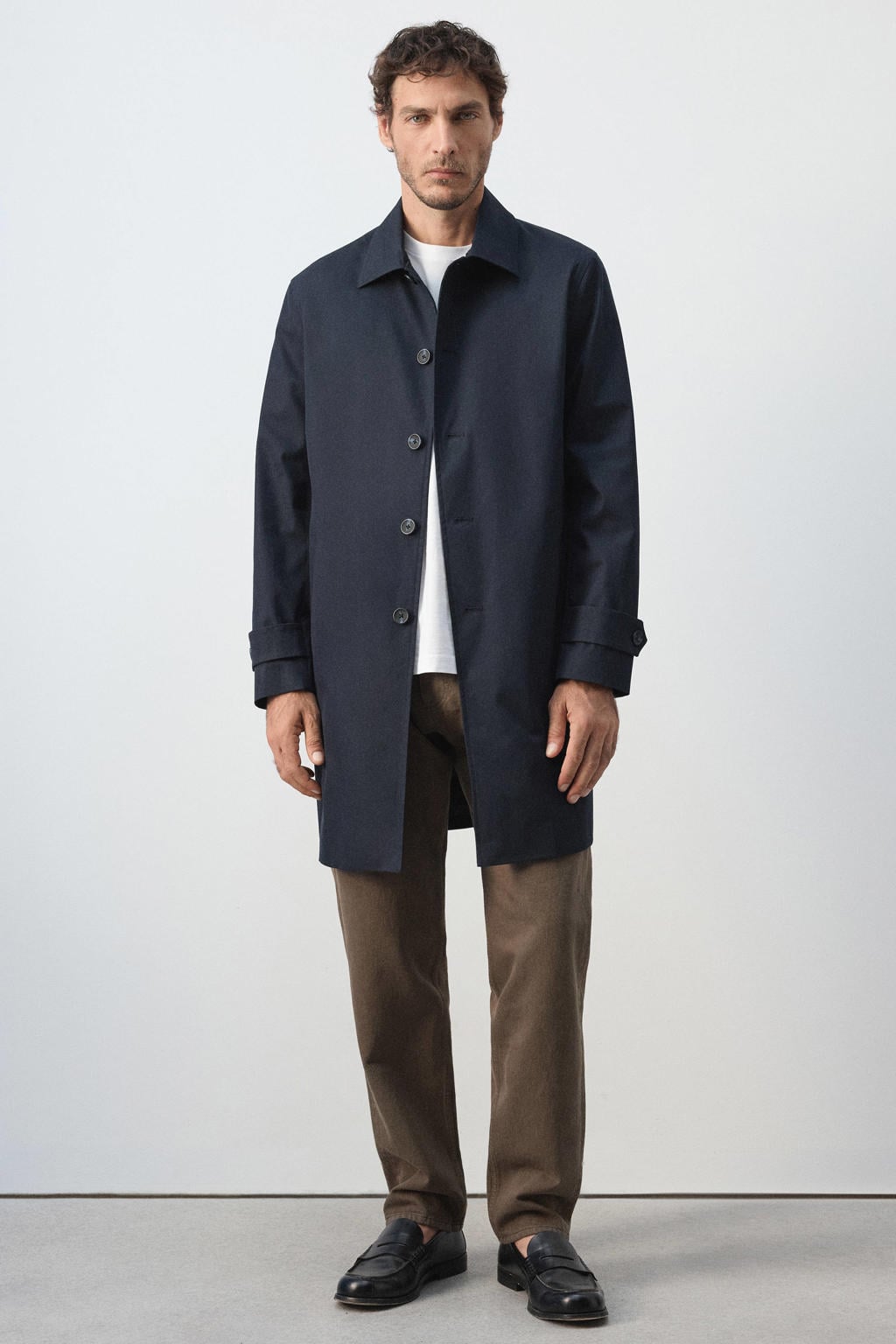 Donkerblauwe heren Mango Man trenchcoat van polyester met effen, lange mouwen, klassieke kraag en knoopsluiting
