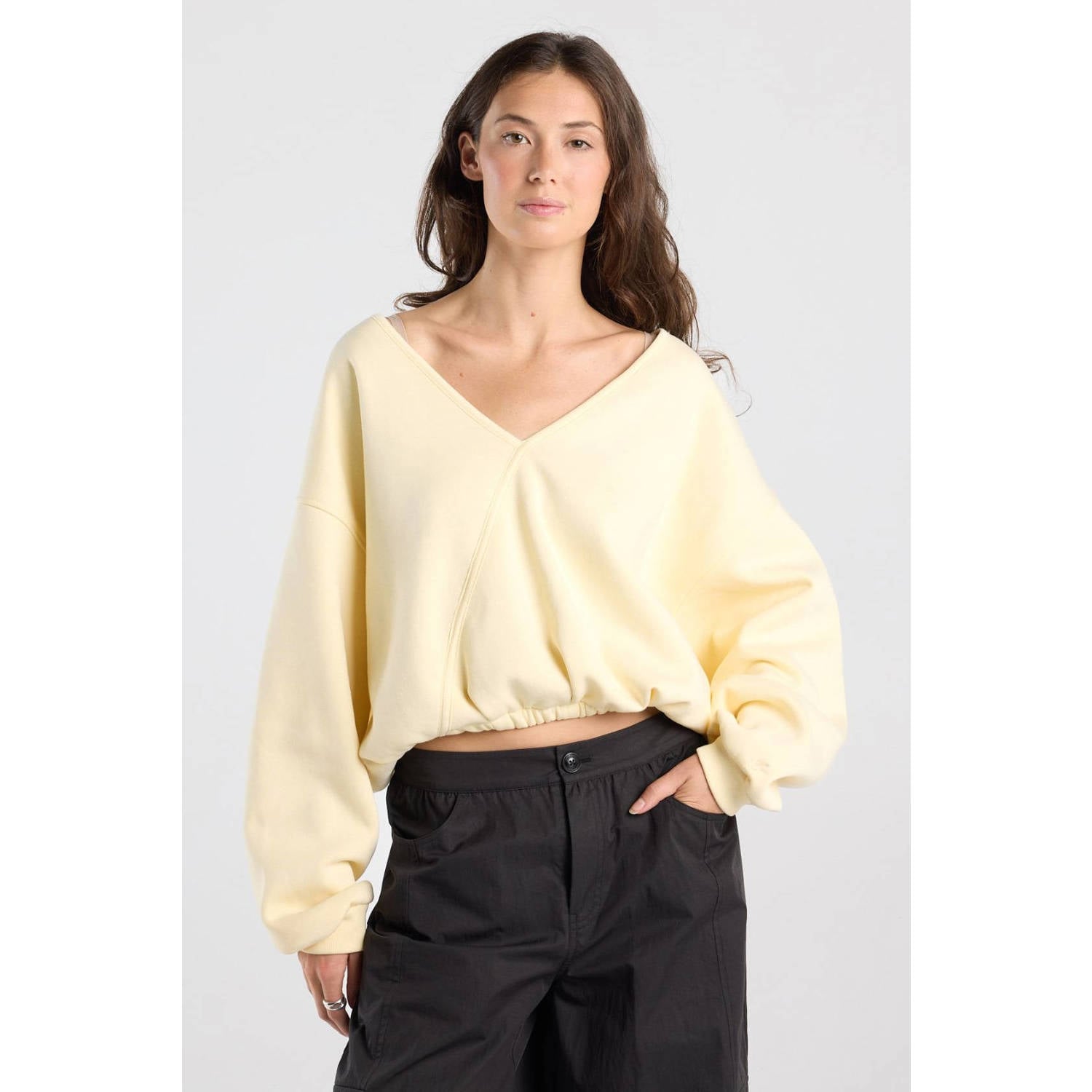 America Today sweater met open rug en plooien lichtgeel