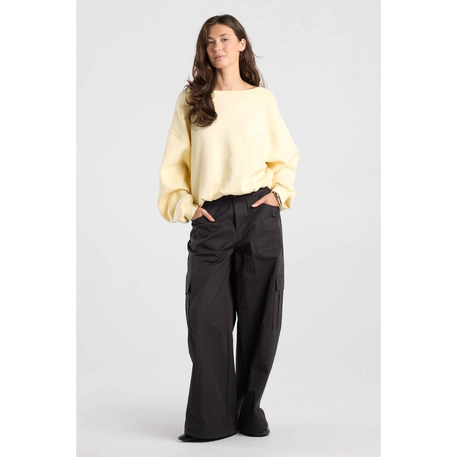 America Today sweater met open rug en plooien lichtgeel