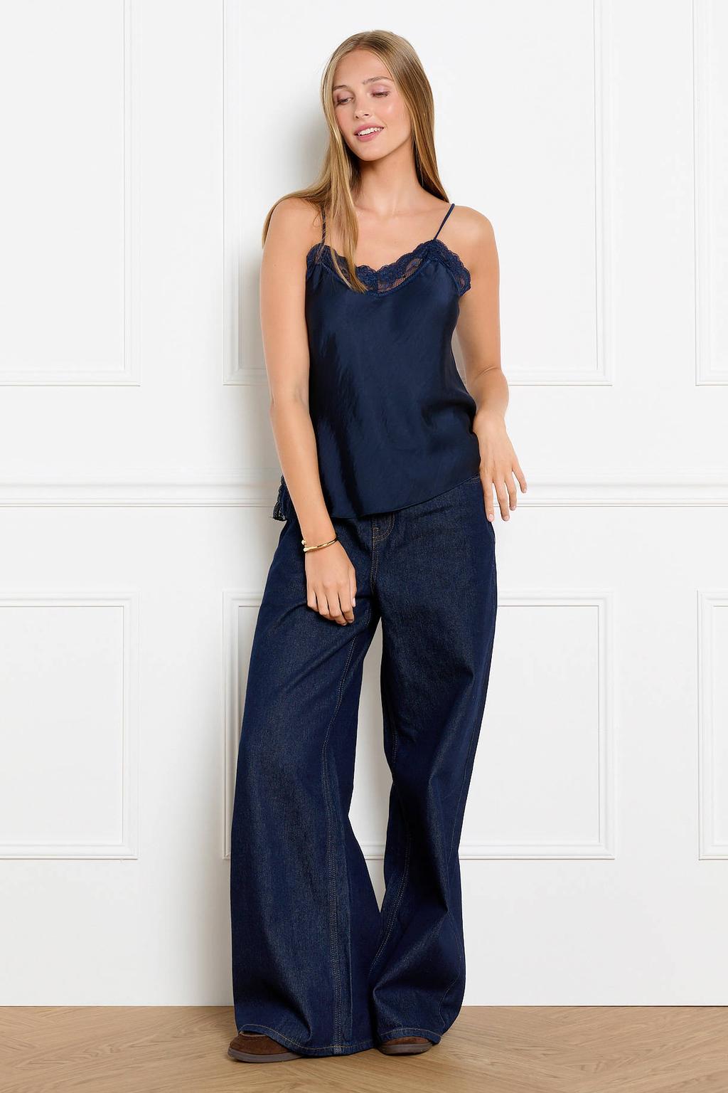 Blauwe dames LOLALIZA top van polyester met effen, spaghettibandjes, V-hals en kant
