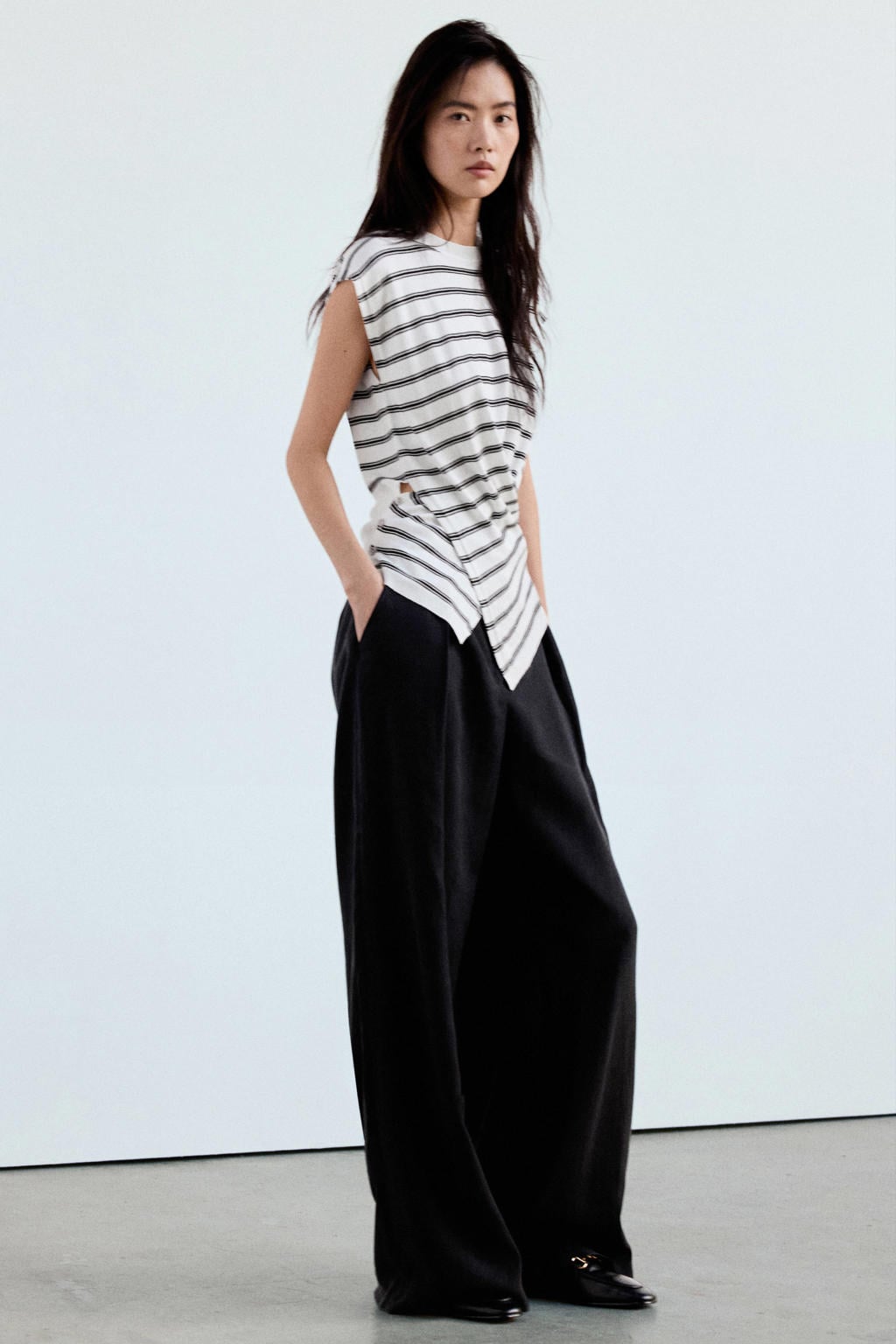 Wit en zwarte dames Mango gestreepte top van viscose met ronde hals