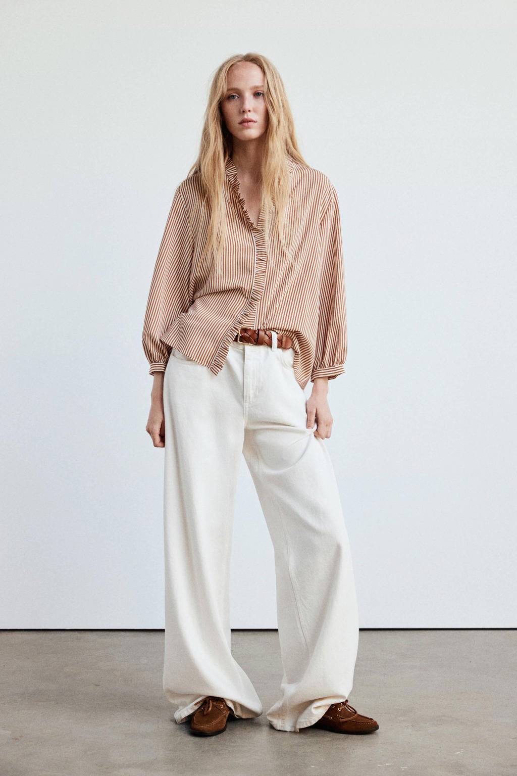 Bruin en ecru dames Mango gestreepte blouse van viscose met lange mouwen, V-hals en knoopsluiting