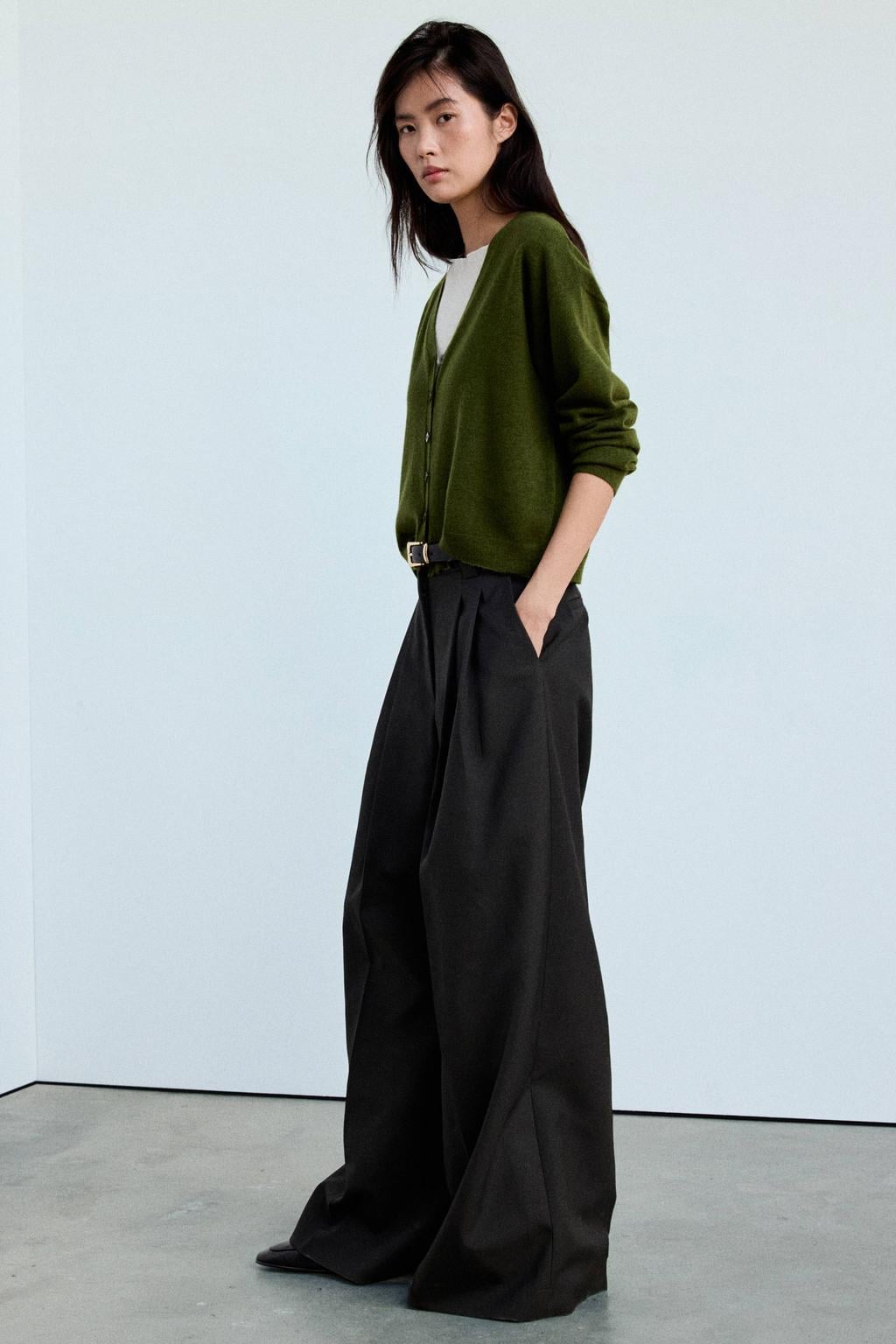 Groene dames Mango gebreid vest van acryl met effen, lange mouwen, V-hals en knoopsluiting