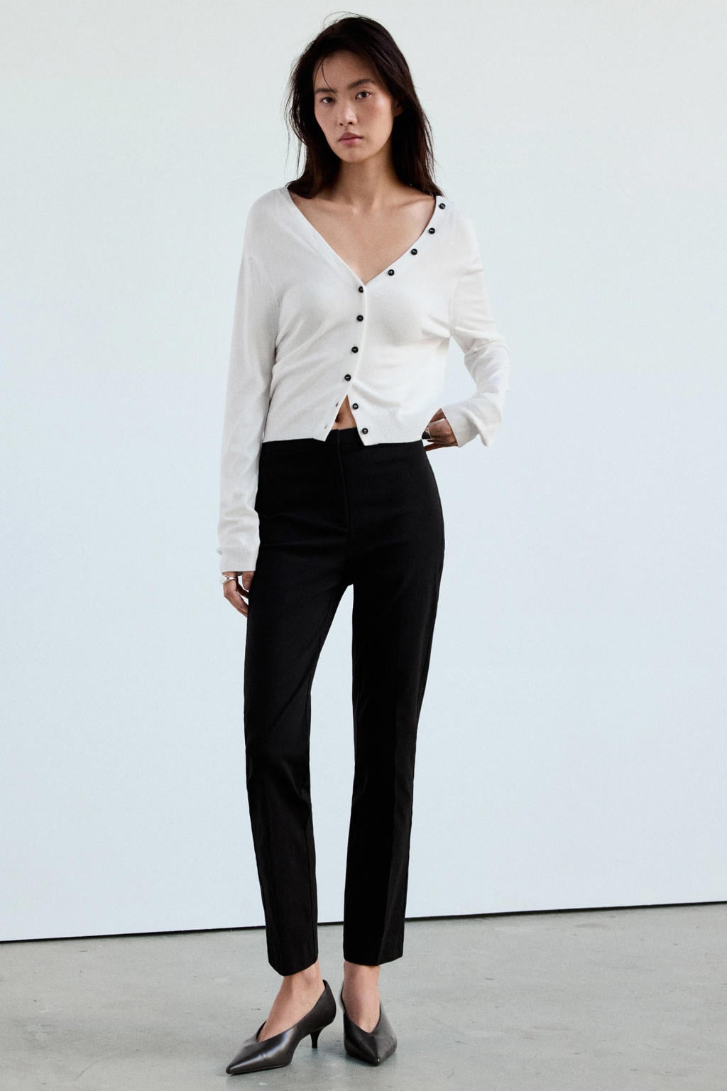 Witte dames Mango gebreid vest van viscose met effen, lange mouwen, V-hals en knoopsluiting