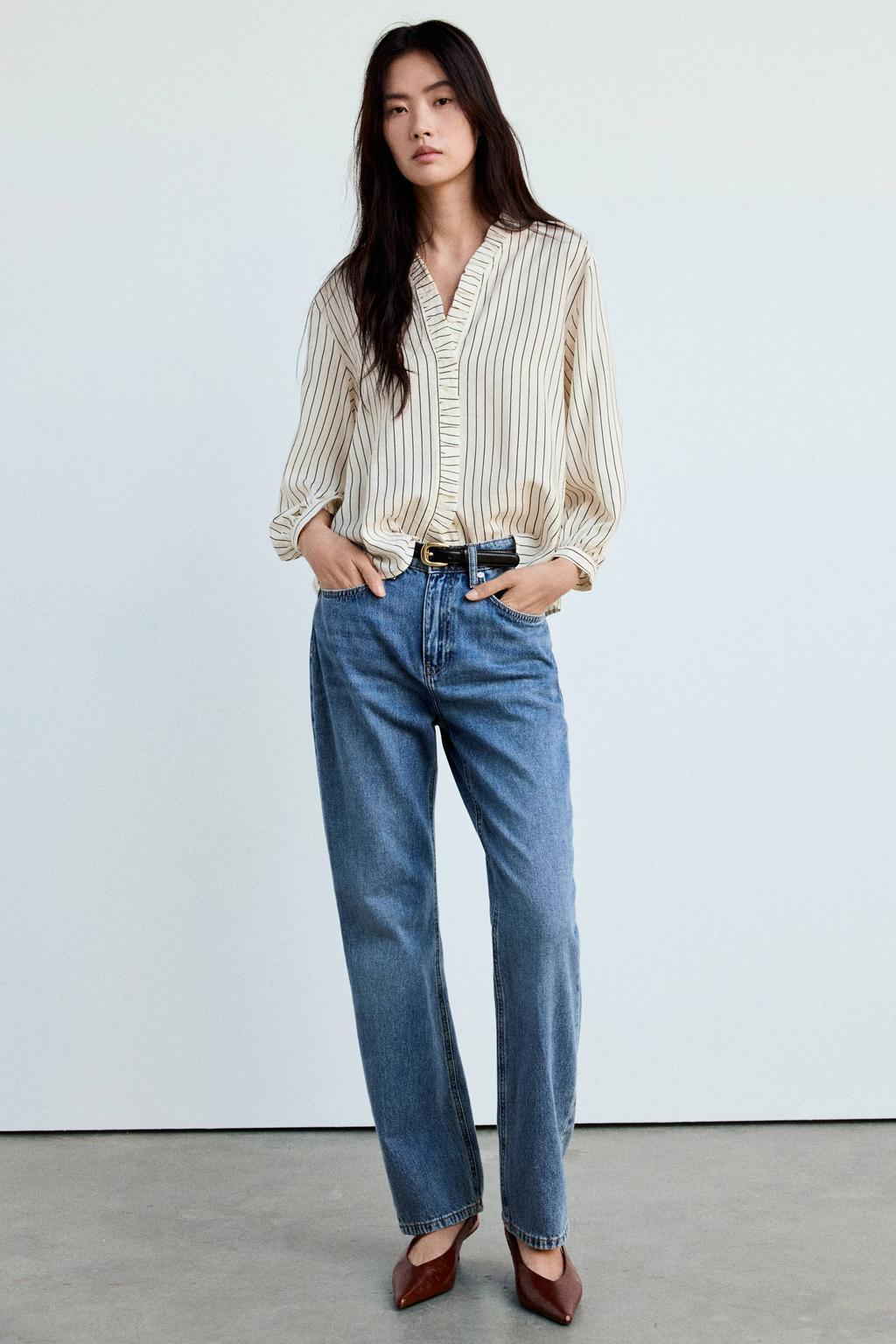 Ecru en zwarte dames Mango gestreepte blouse van viscose met driekwart mouwen, V-hals en knoopsluiting