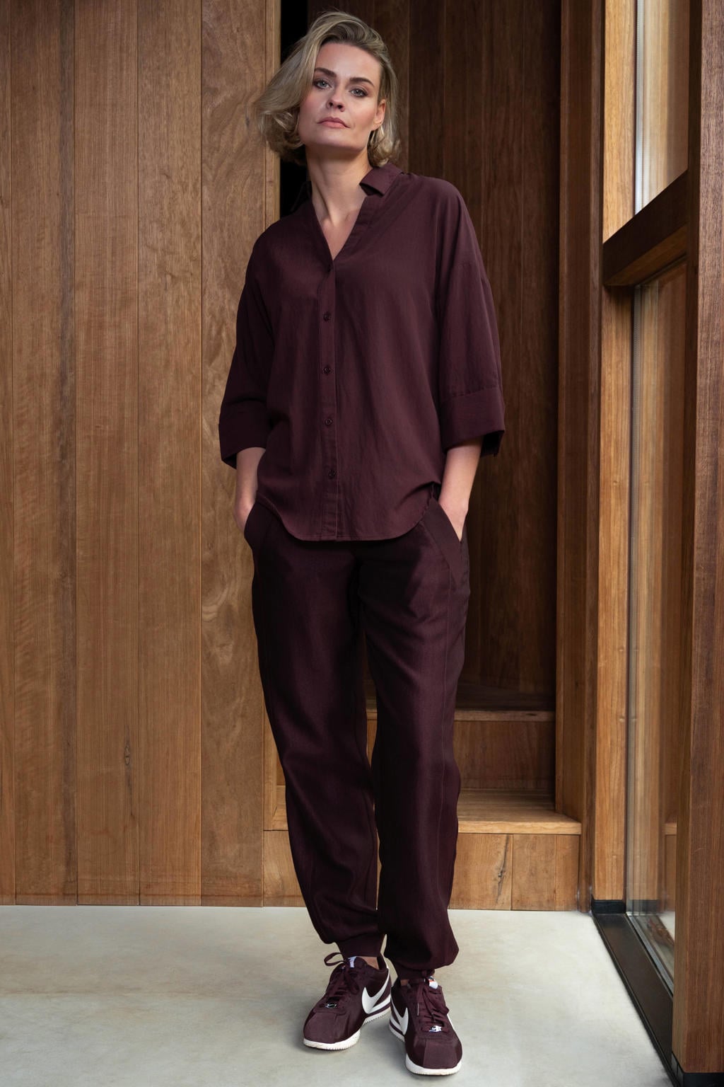 Donkerrode dames Maicazz & Zizo loose fit casual broek van viscose met regular waist, elastische tailleband en effen