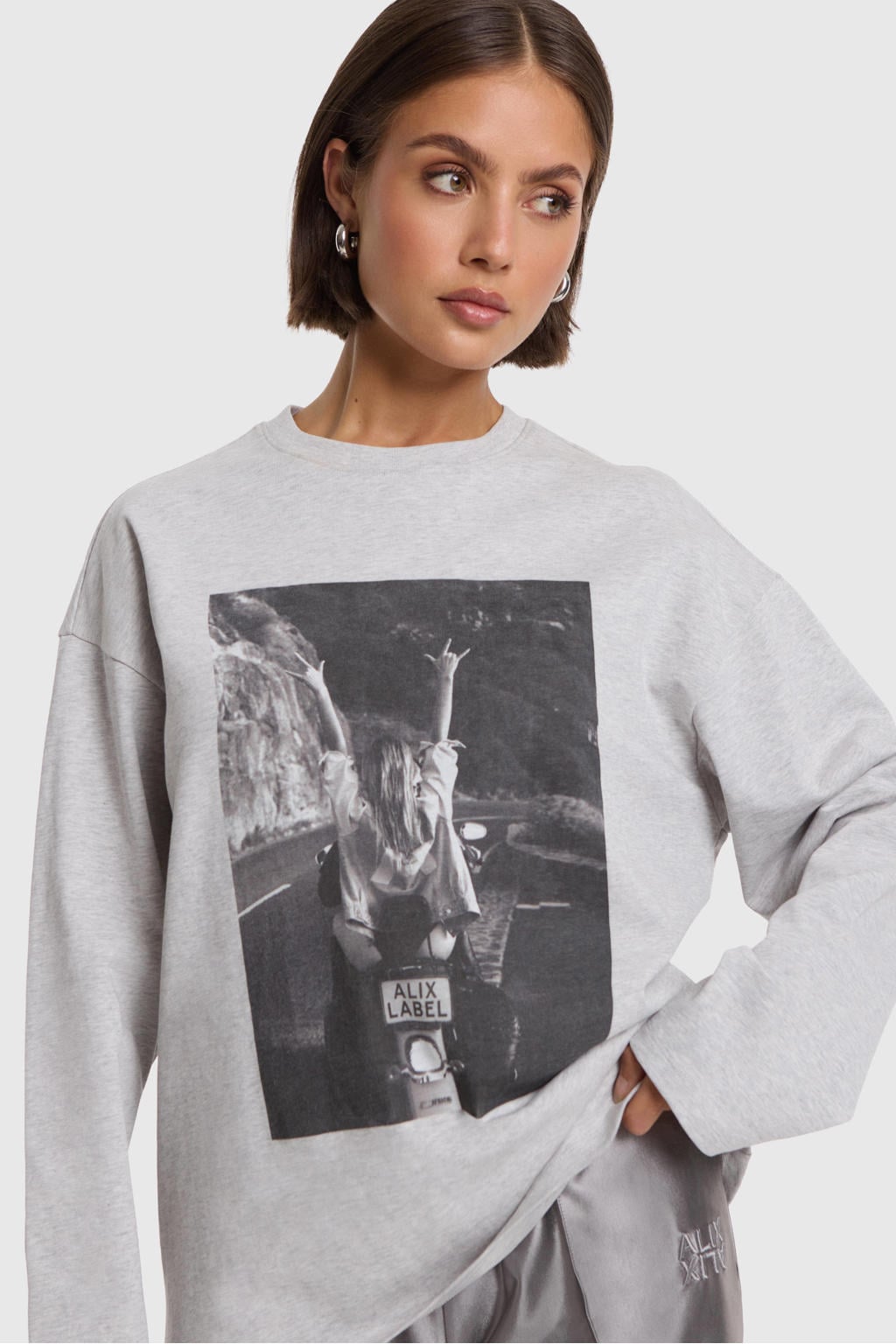 Grijs melange dames Alix the Label T-shirt met backprint, lange mouwen en ronde hals