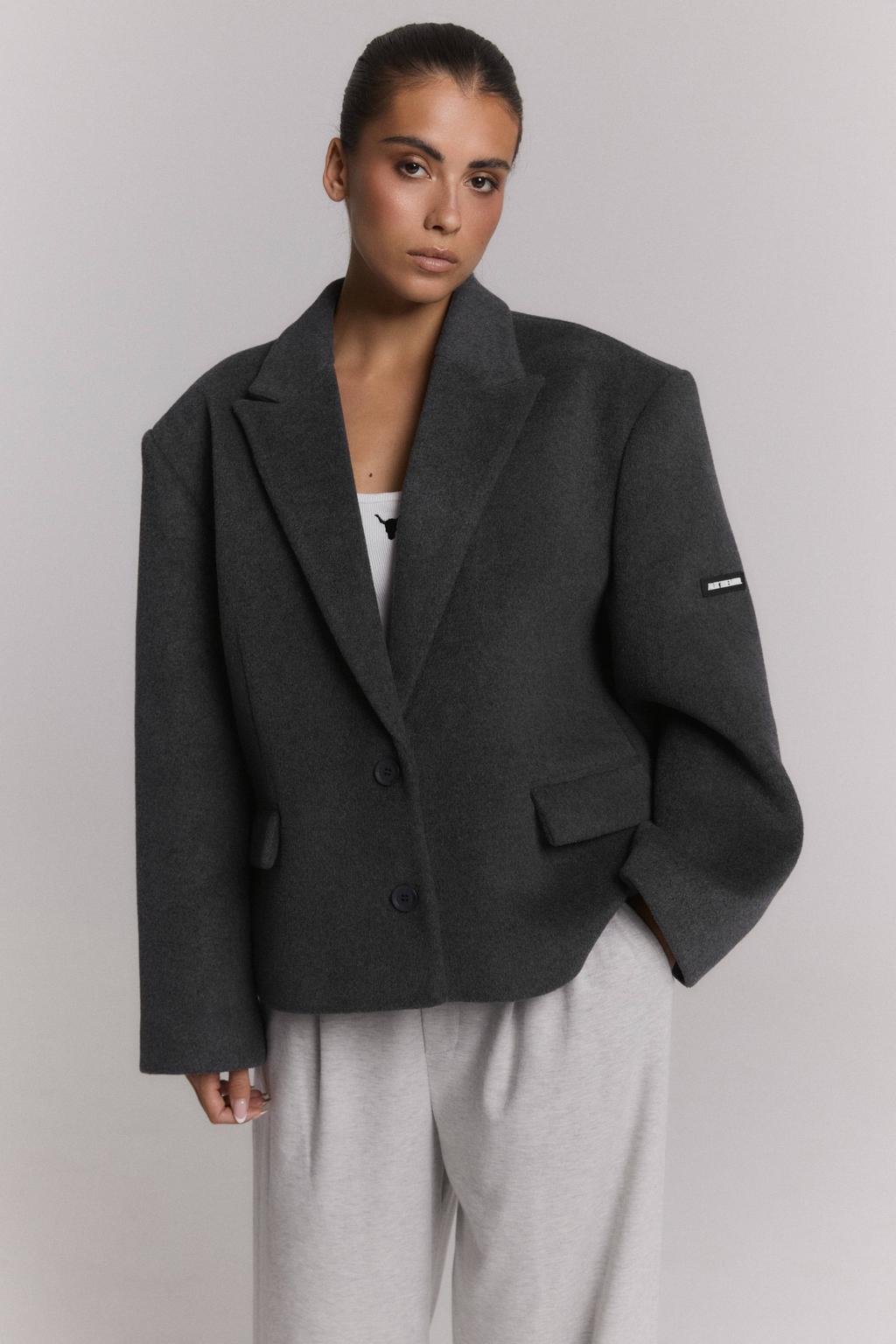 Antraciete dames Alix the Label jack met logo dessin, lange mouwen, klassieke kraag en knoopsluiting