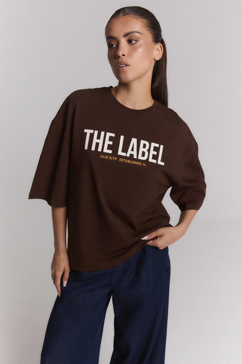 Bruine dames Alix the Label T-shirt met driekwart mouwen en ronde hals