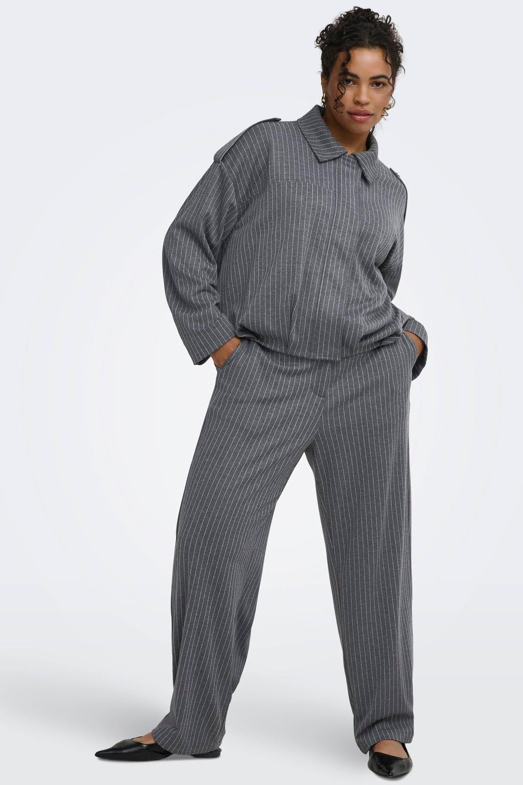 ONLY CARMAKOMA Plus Size loose fit casual broek met krijtstreep - grijs