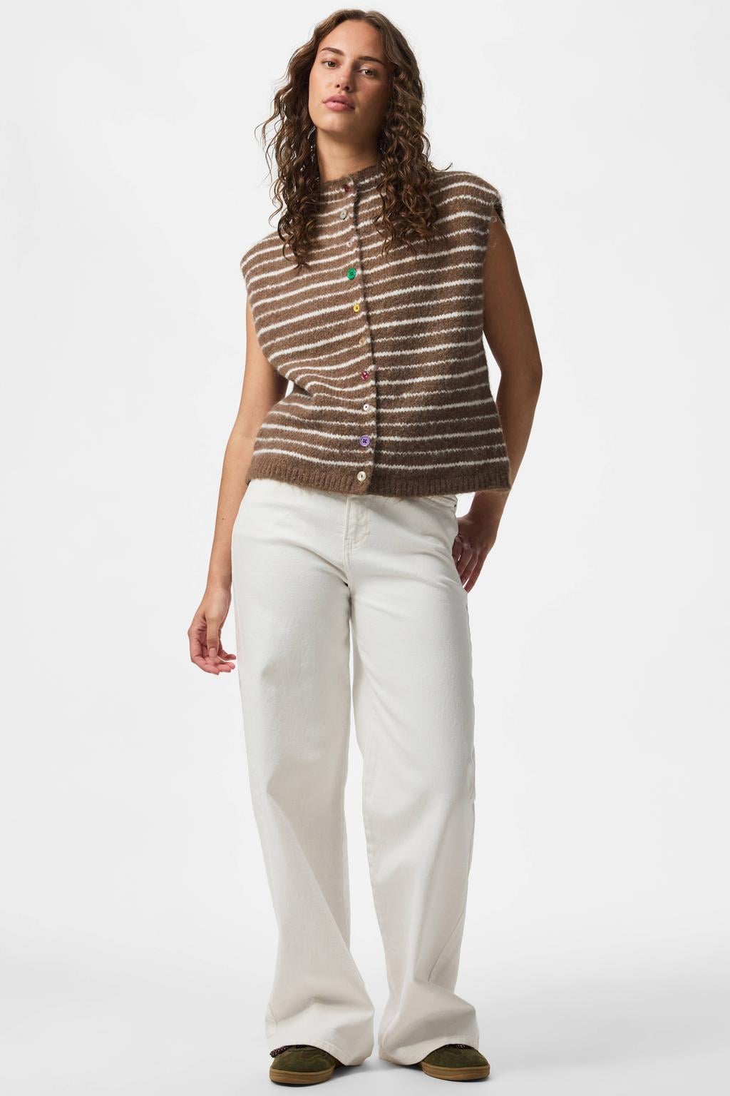 Bruine dames PIECES gebreid gestreept vest van wol met korte mouwen, opstaande kraag en knoopsluiting
